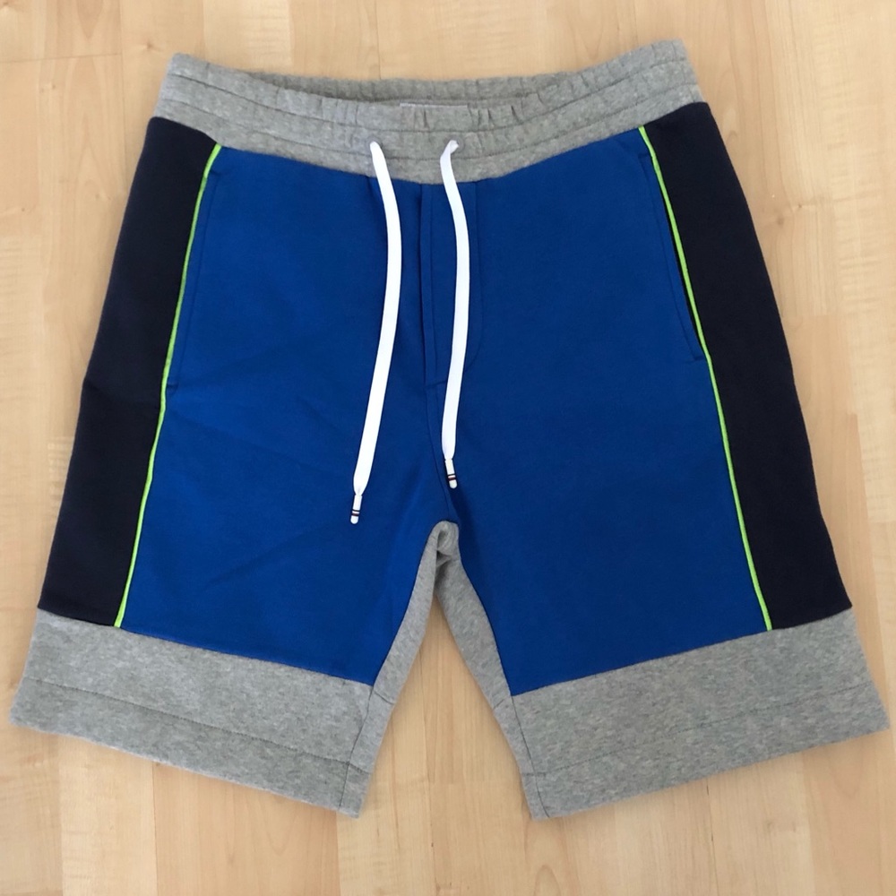 🏡 Moving sale  Price Firm Hilfiger Sport line men’s shorts